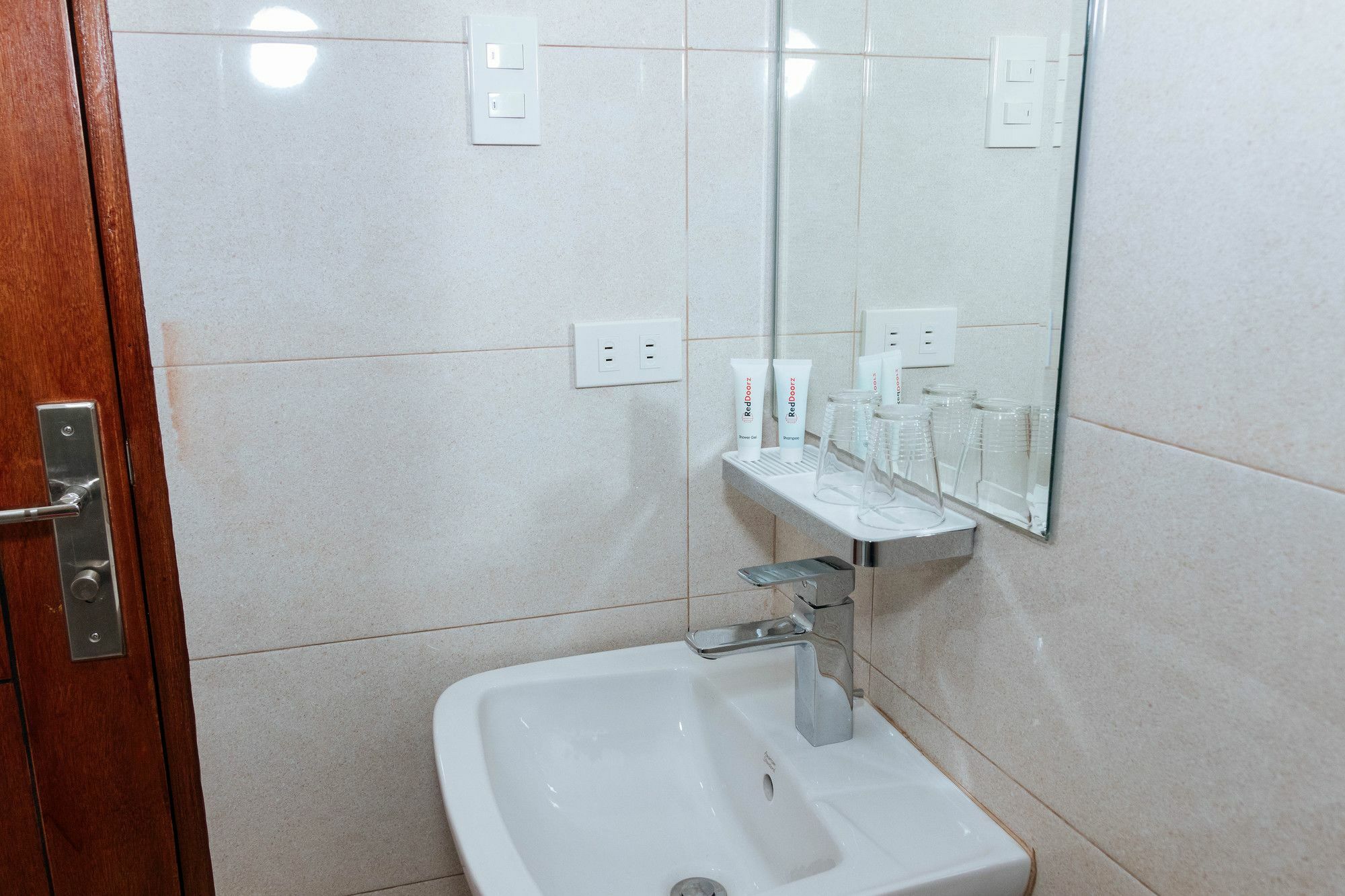 Reddoorz Premium @ Sampaloc Makati Hotel Makati City Kültér fotó
